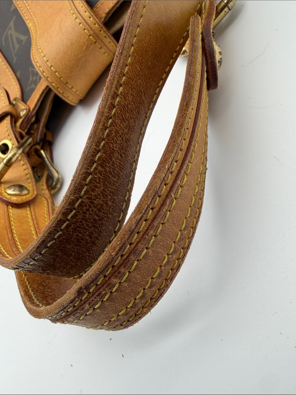 1️⃣6️⃣5️⃣0️⃣ Louis Vuitton Monogram Canvas Shoulder Bag with Vachetta Trim - Picture 14 of 16